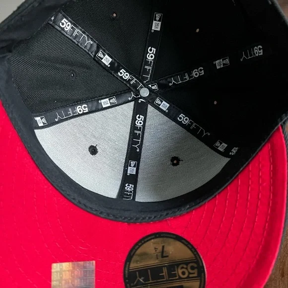 The city golden state warriors hat red black like new 7 1/4 - Picture 3 of 3